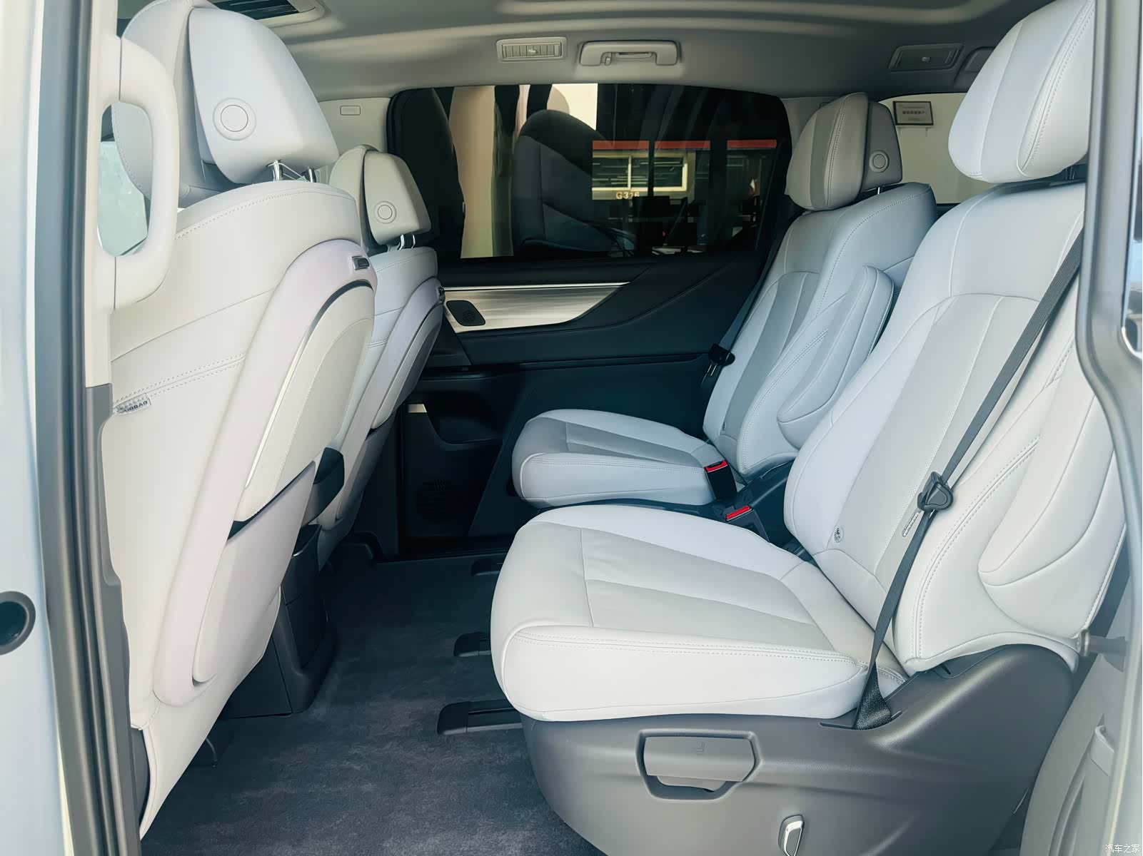 Buick GL8, 2024 9