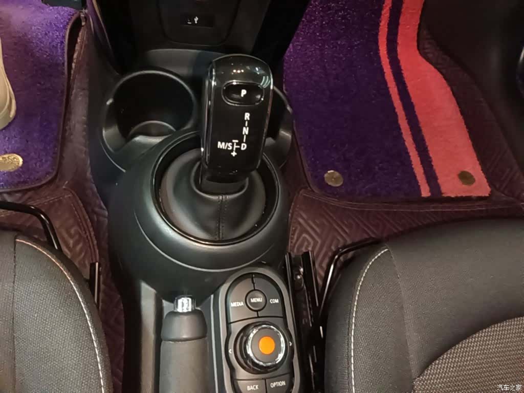Mini ONE, 2018 14