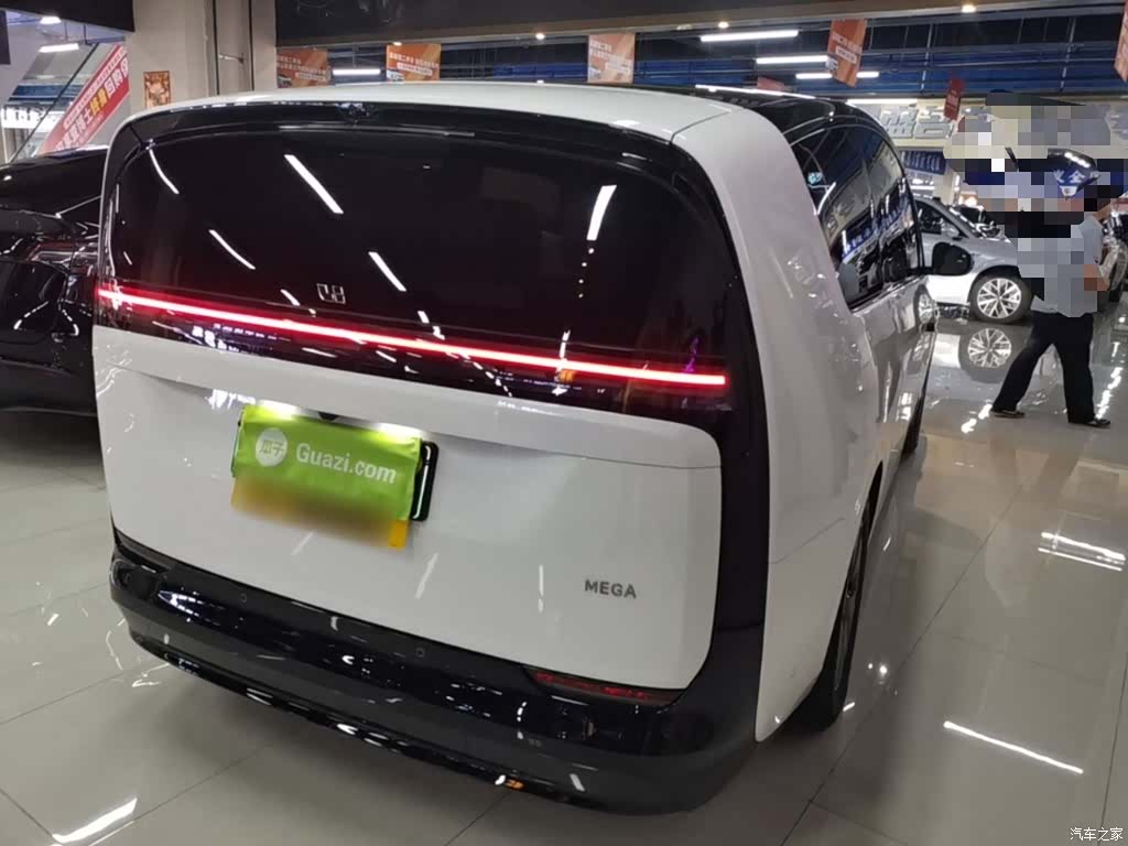 Li Auto MEGA, 2025 7