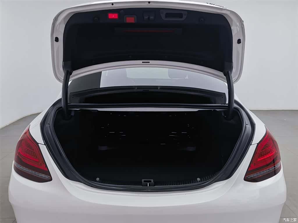 Mercedes-Benz C-Class, 2020 16