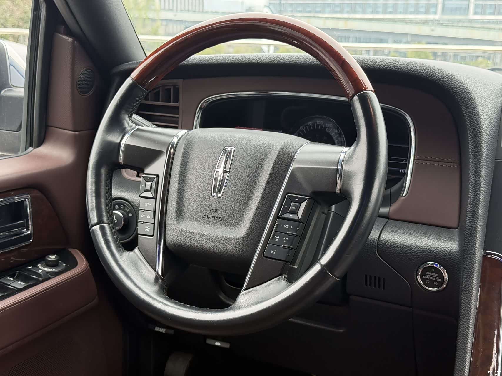 Lincoln Navigator, 2017 10