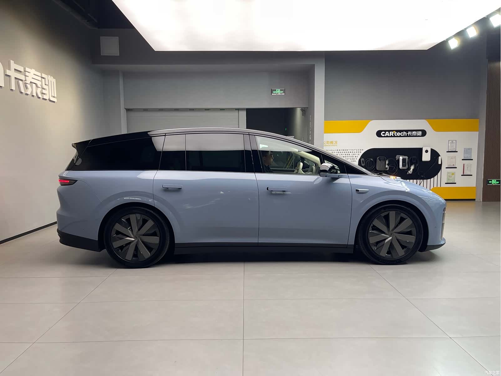 Li Auto i8, 2025 7