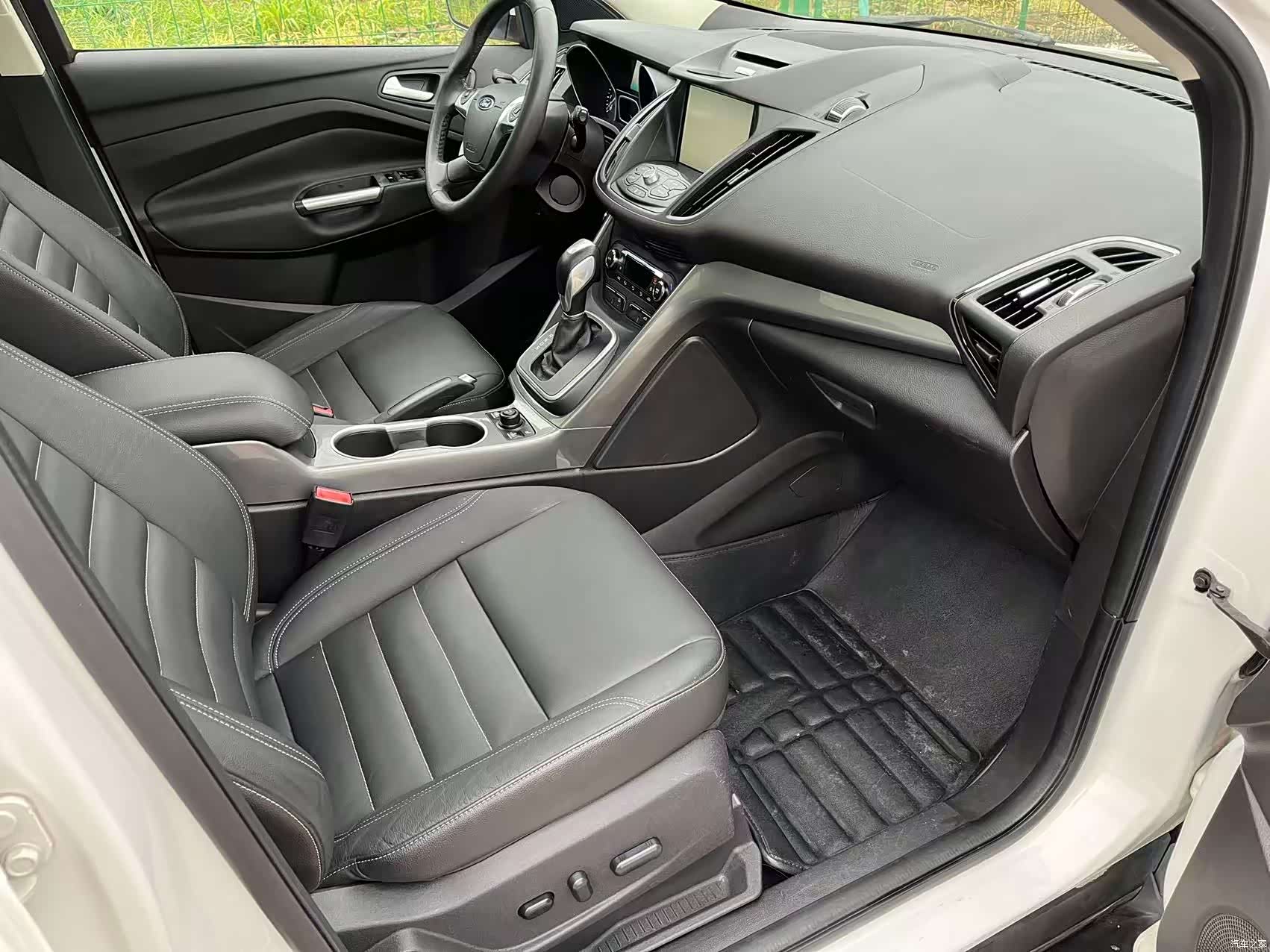 Ford Kuga, 2015 12