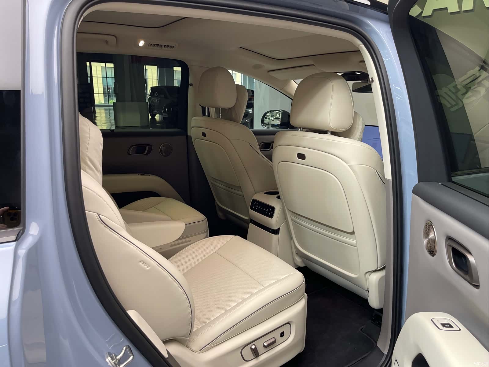 Li Auto i8, 2025 13