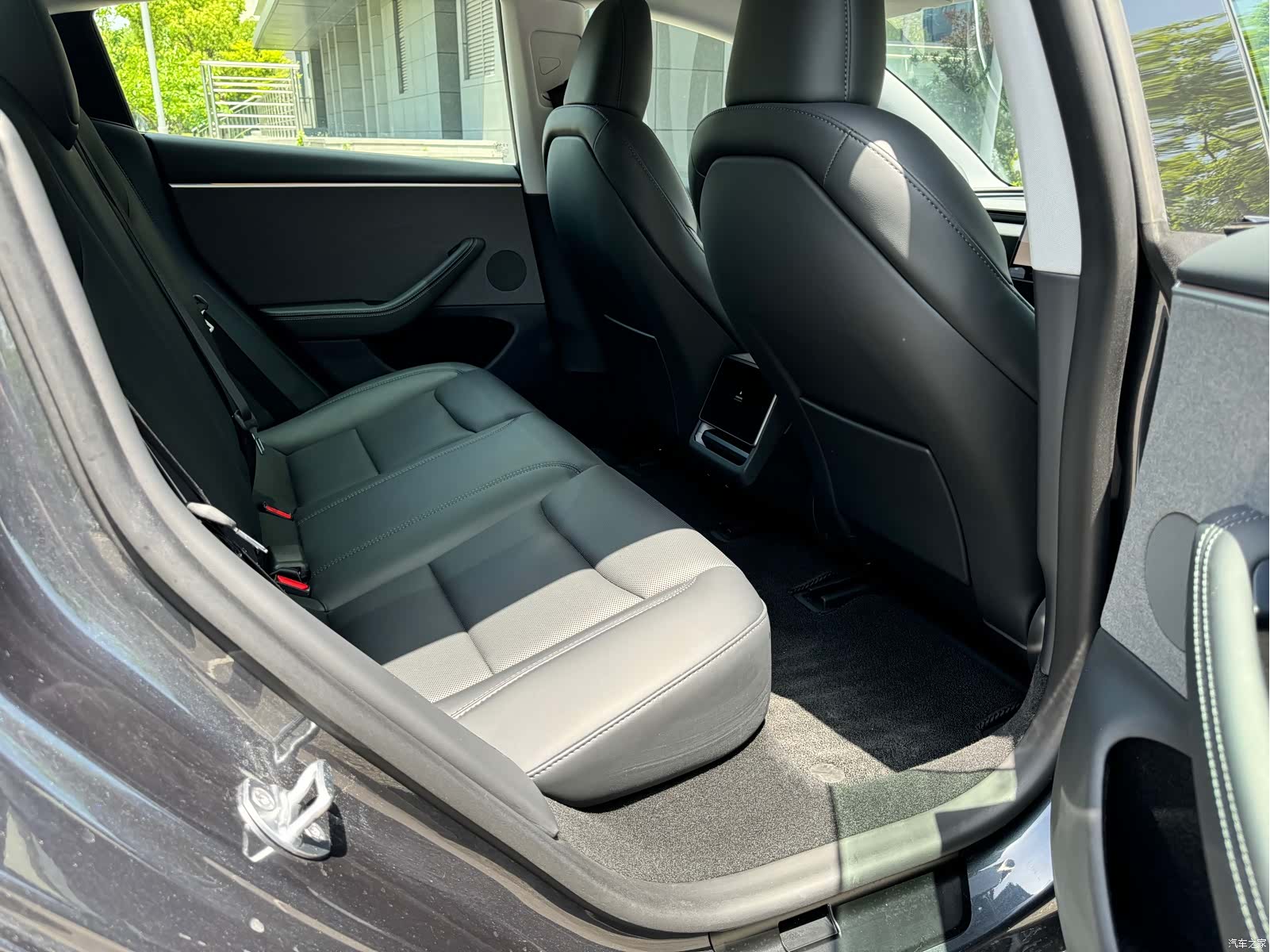 Tesla Model 3, 2024 12