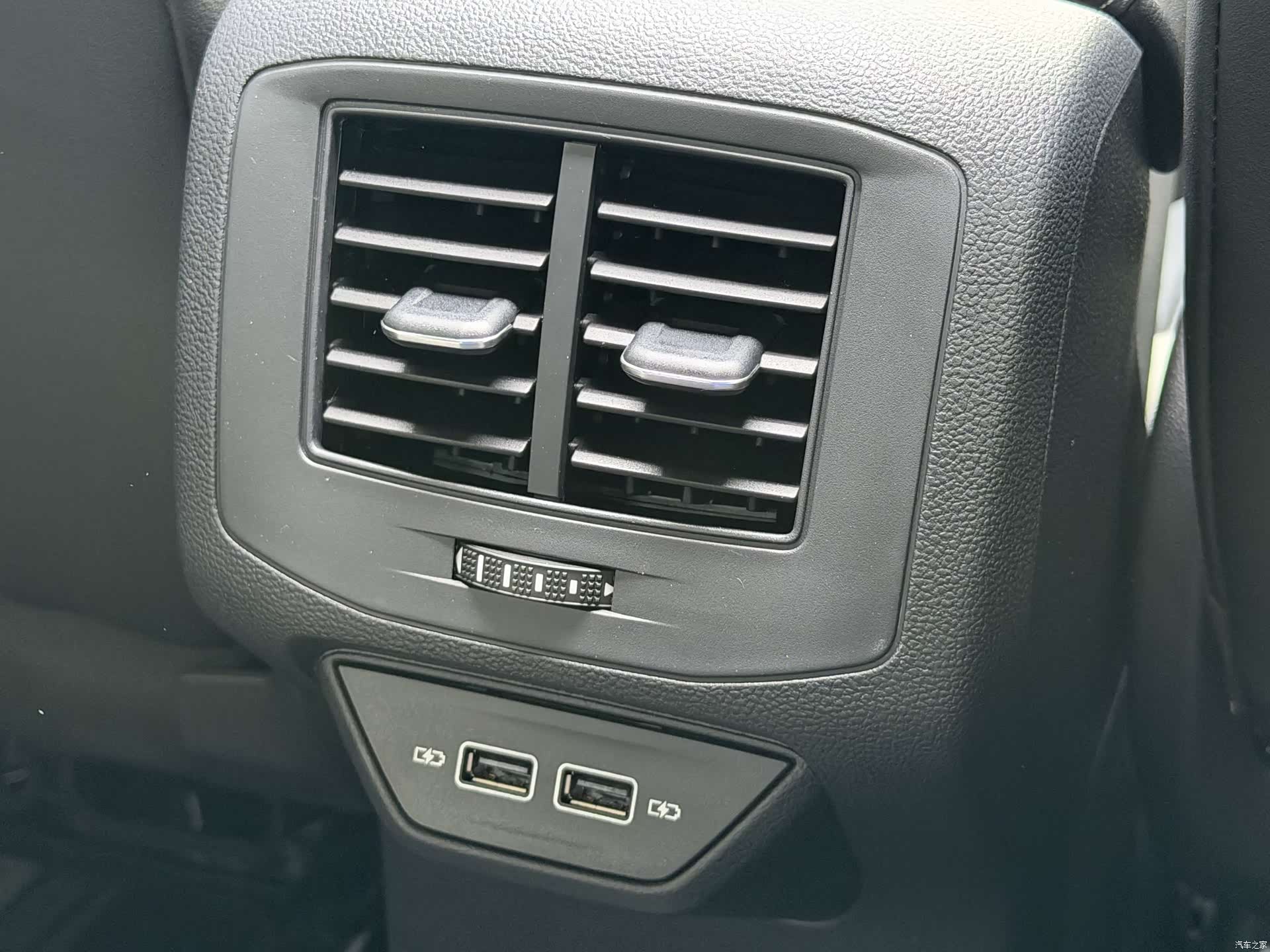 Volkswagen T-ROC, 2024 13