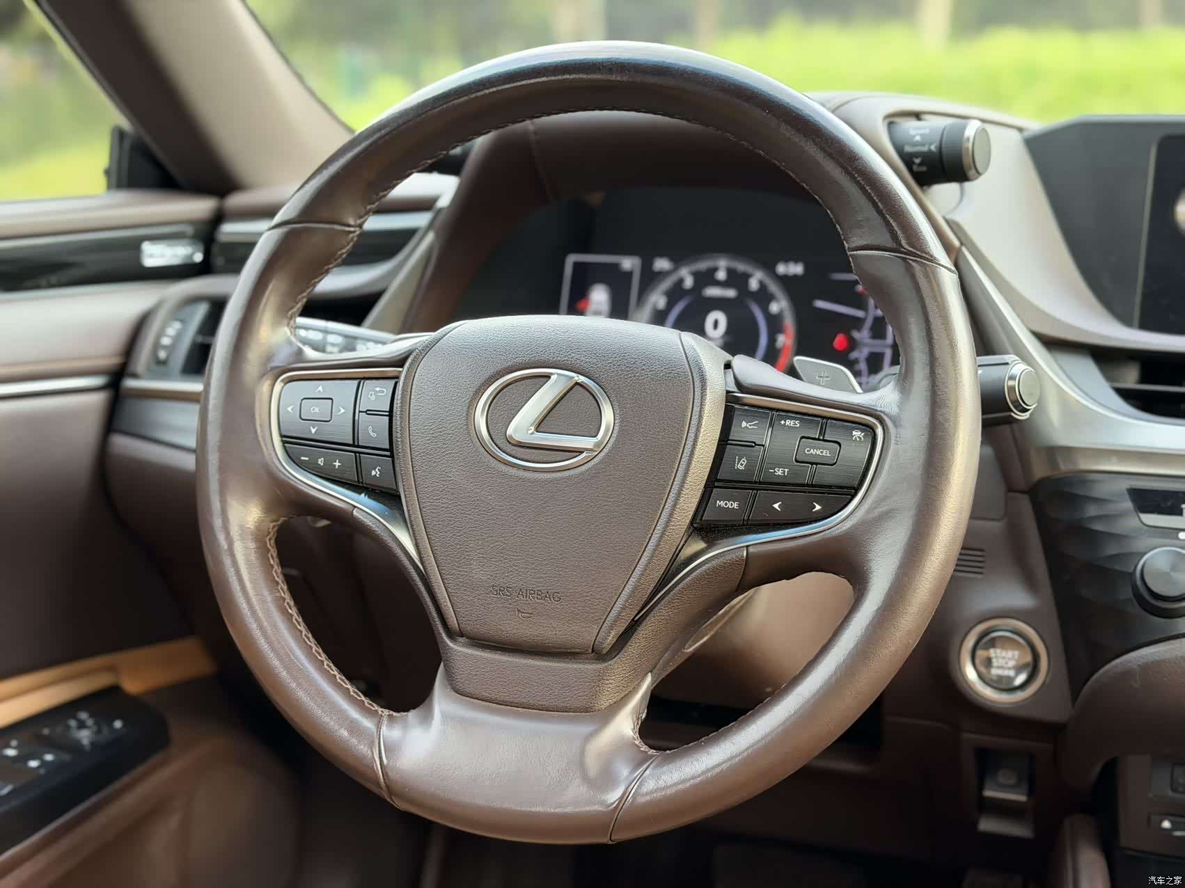 Lexus ES, 2020 все фото