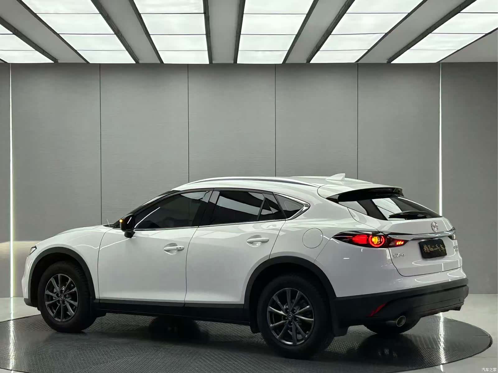 Mazda CX-4, 2023 3
