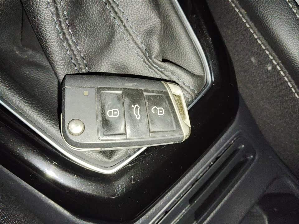 Volkswagen Exploring the shadow