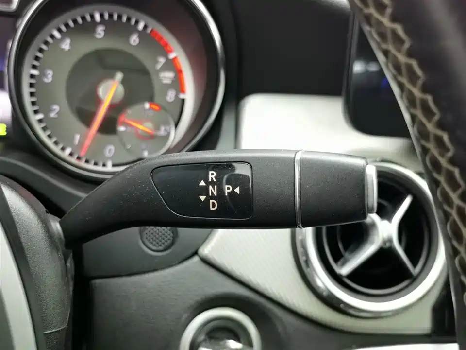 Mercedes-Benz GLA Mercedes-Benz GLA