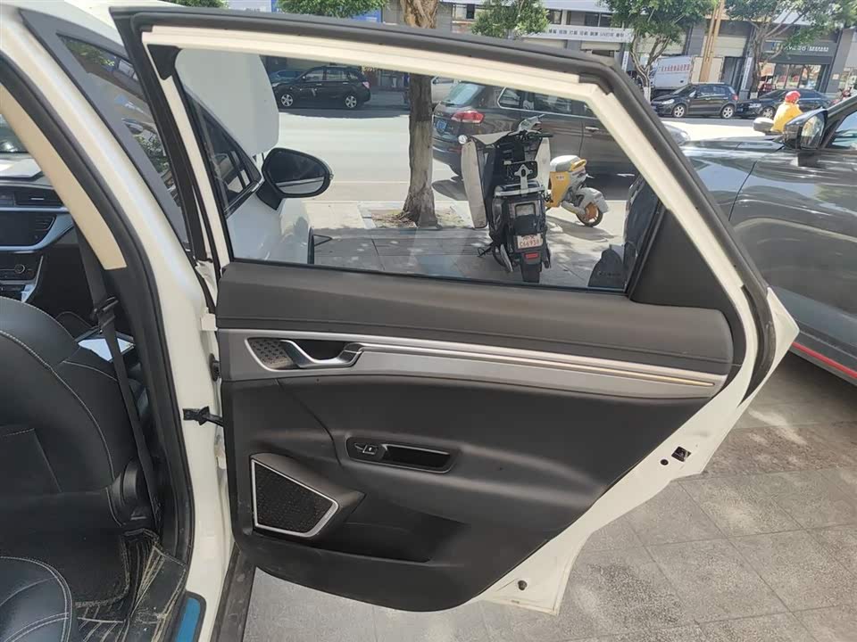 Geely Emgrand GS