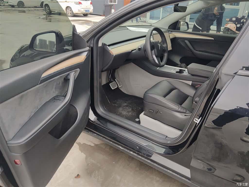 Tesla Model Y, 2023 16