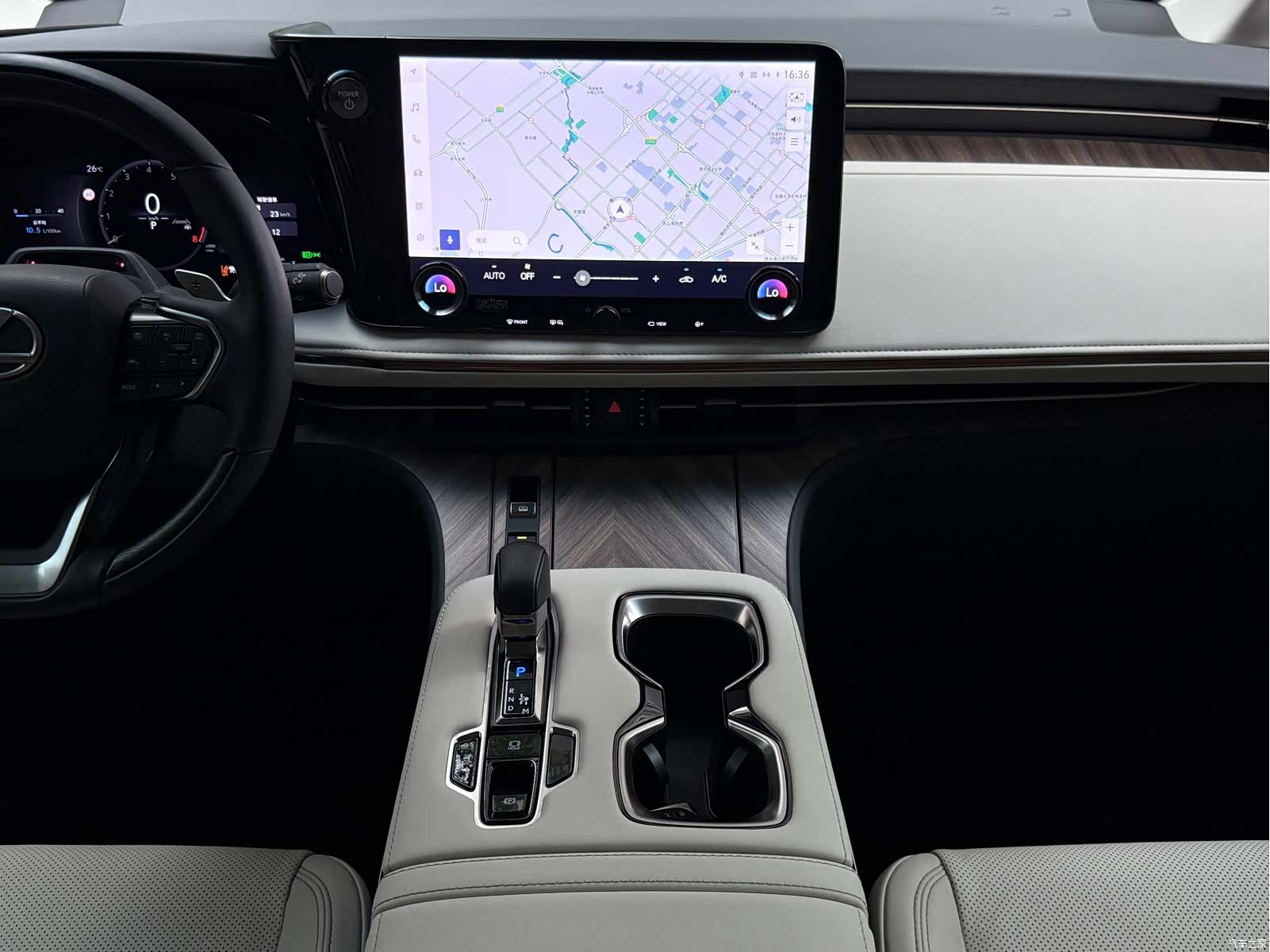Lexus LM, 2025 16
