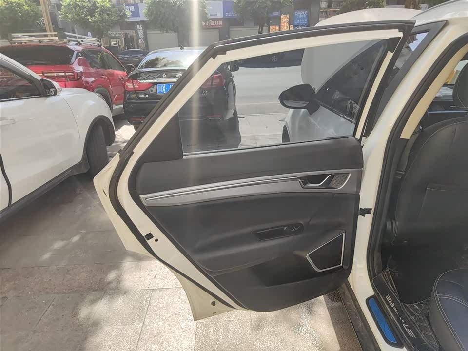 Geely Emgrand GS