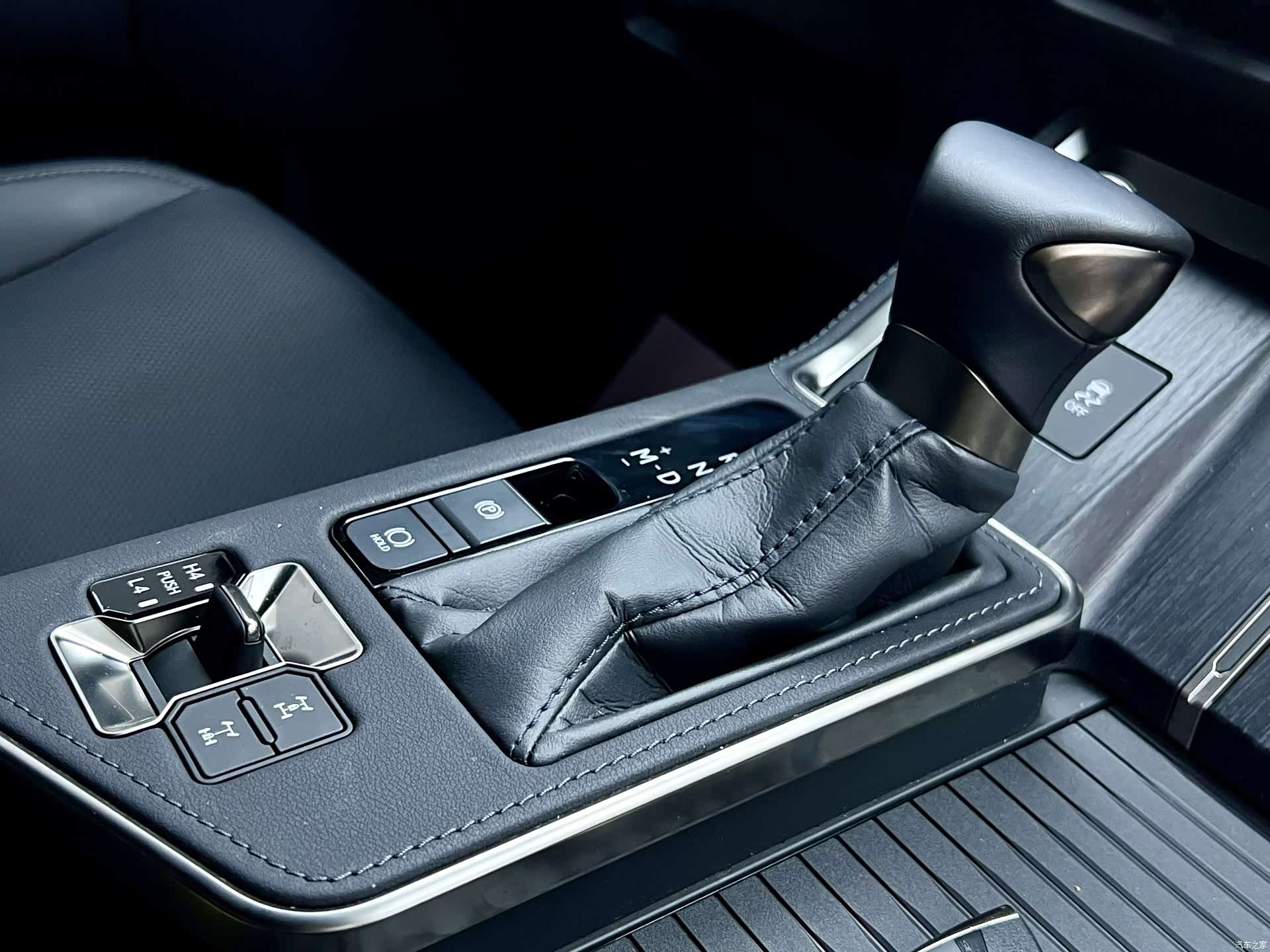 Lexus GX, 2025 16