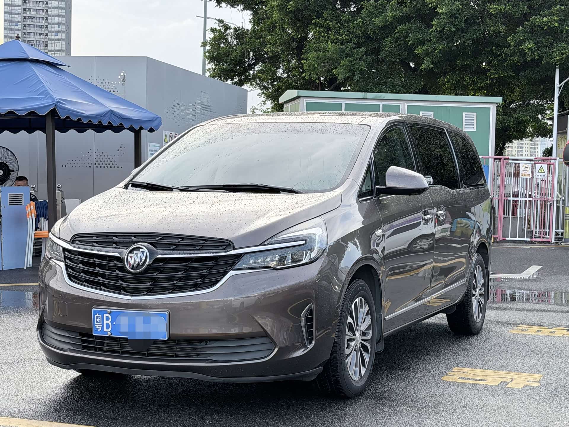 Buick GL8, 2021 1