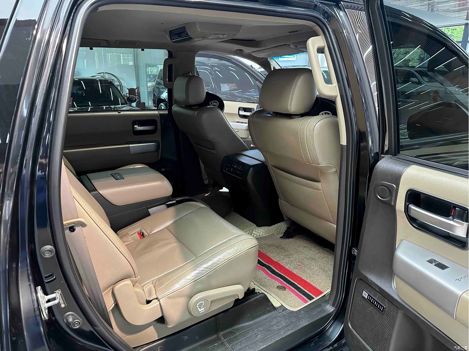Toyota Sequoia, 2009 12