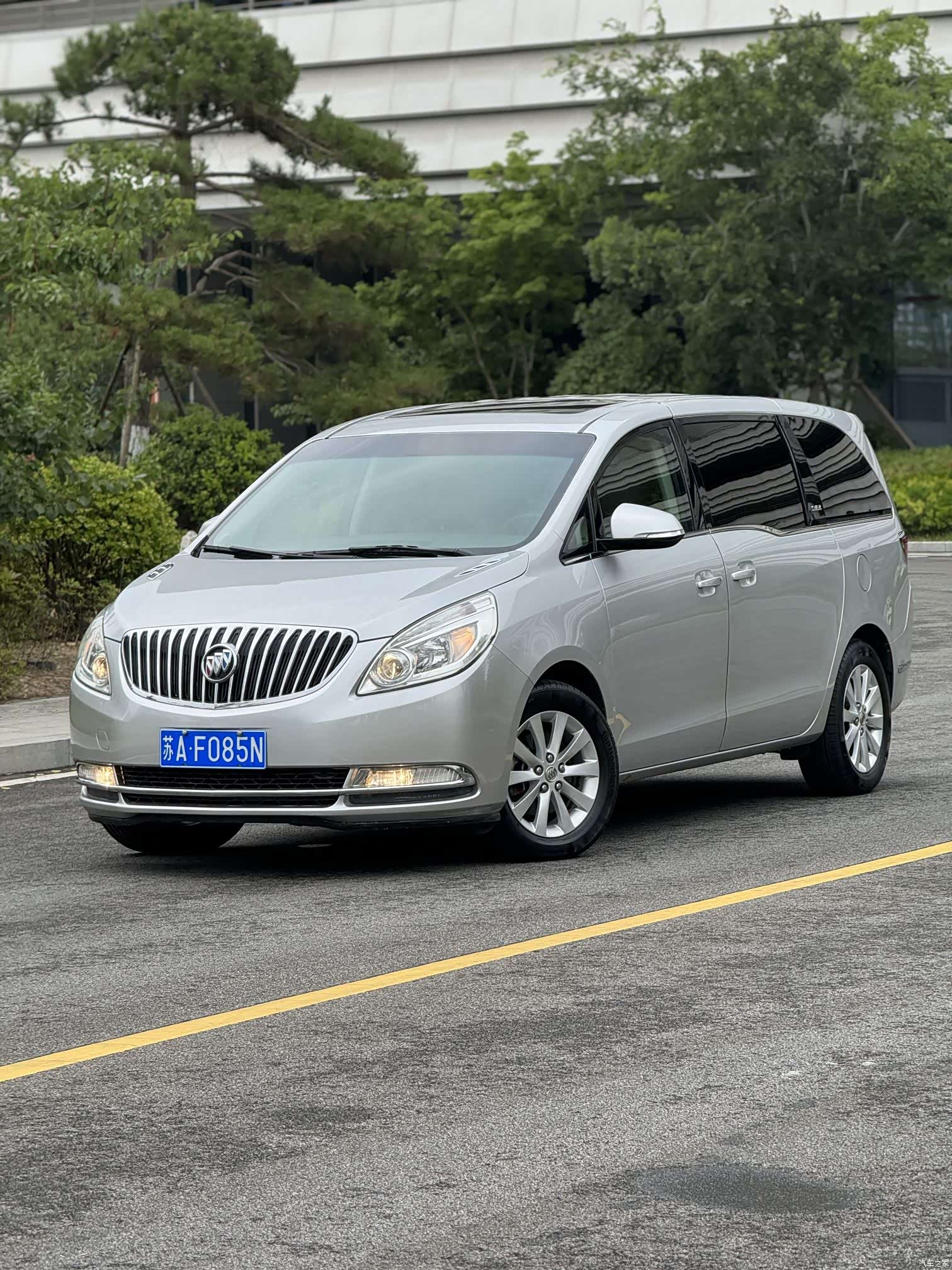 Buick GL8, 2014 1
