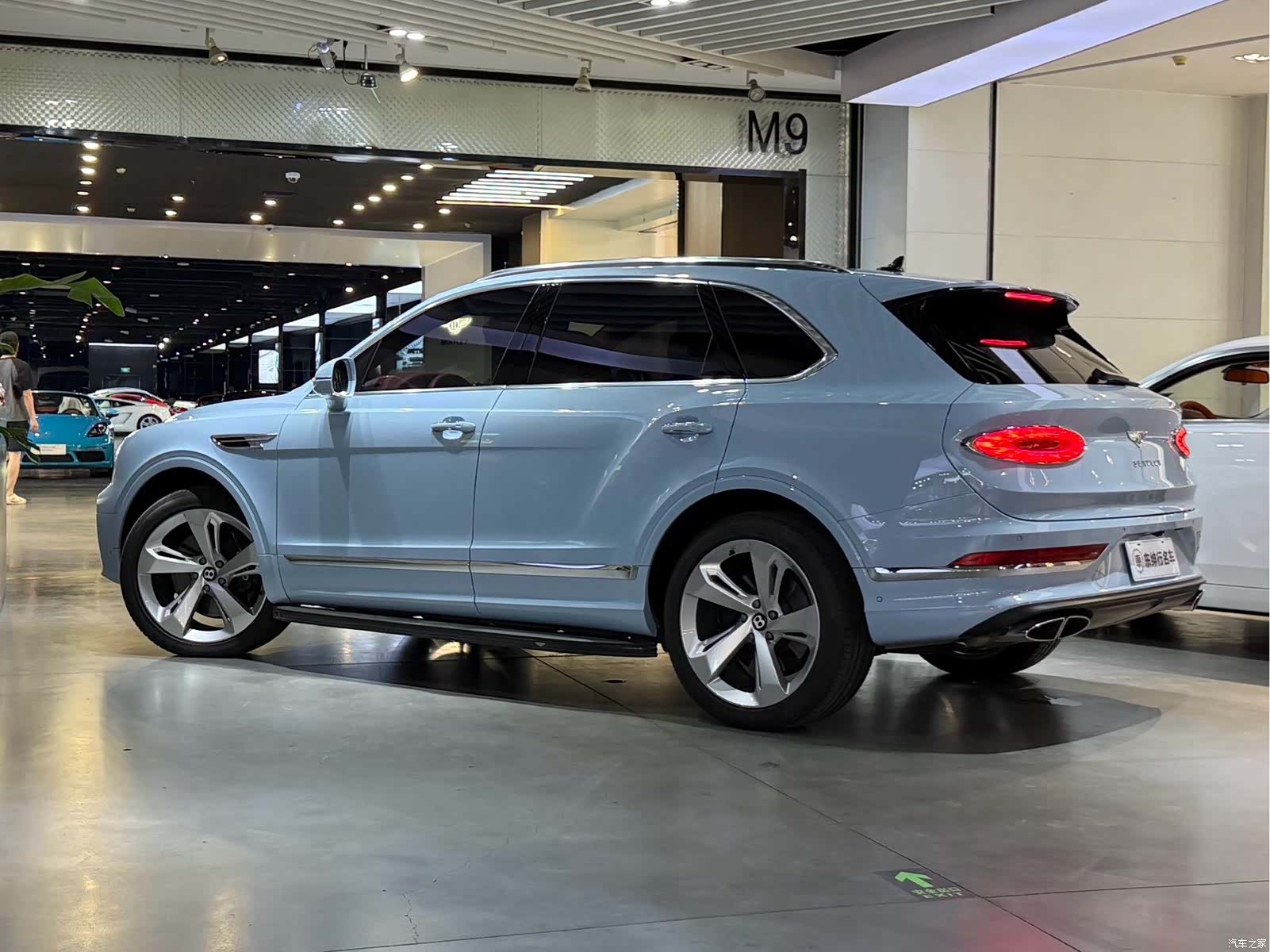 Bentley Bentayga, 2023 4