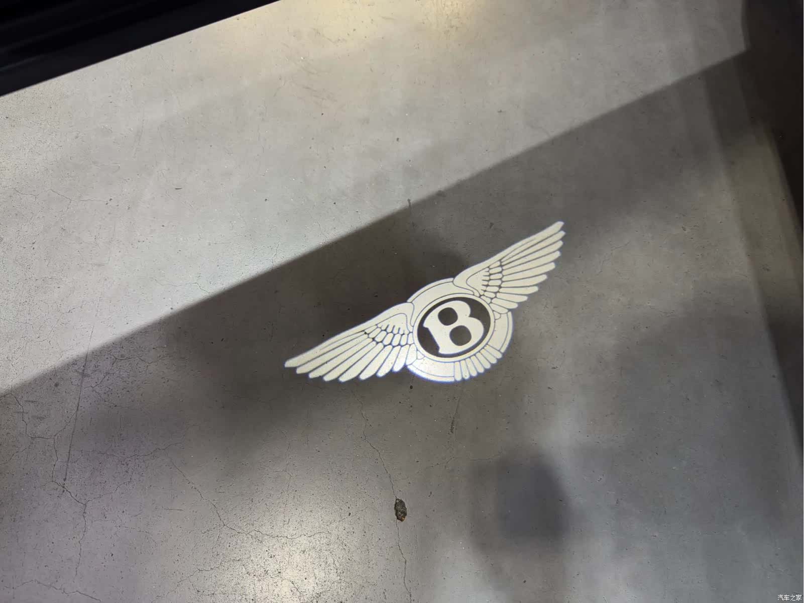 Bentley Bentayga, 2023 11