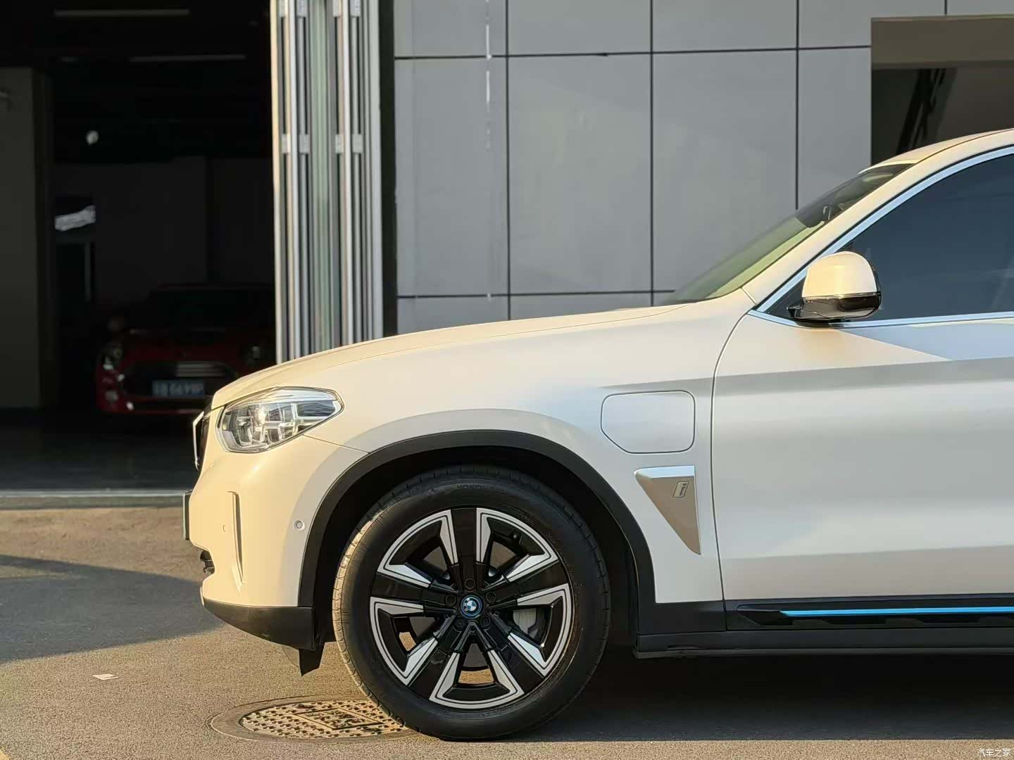 BMW iX3, 2021 3