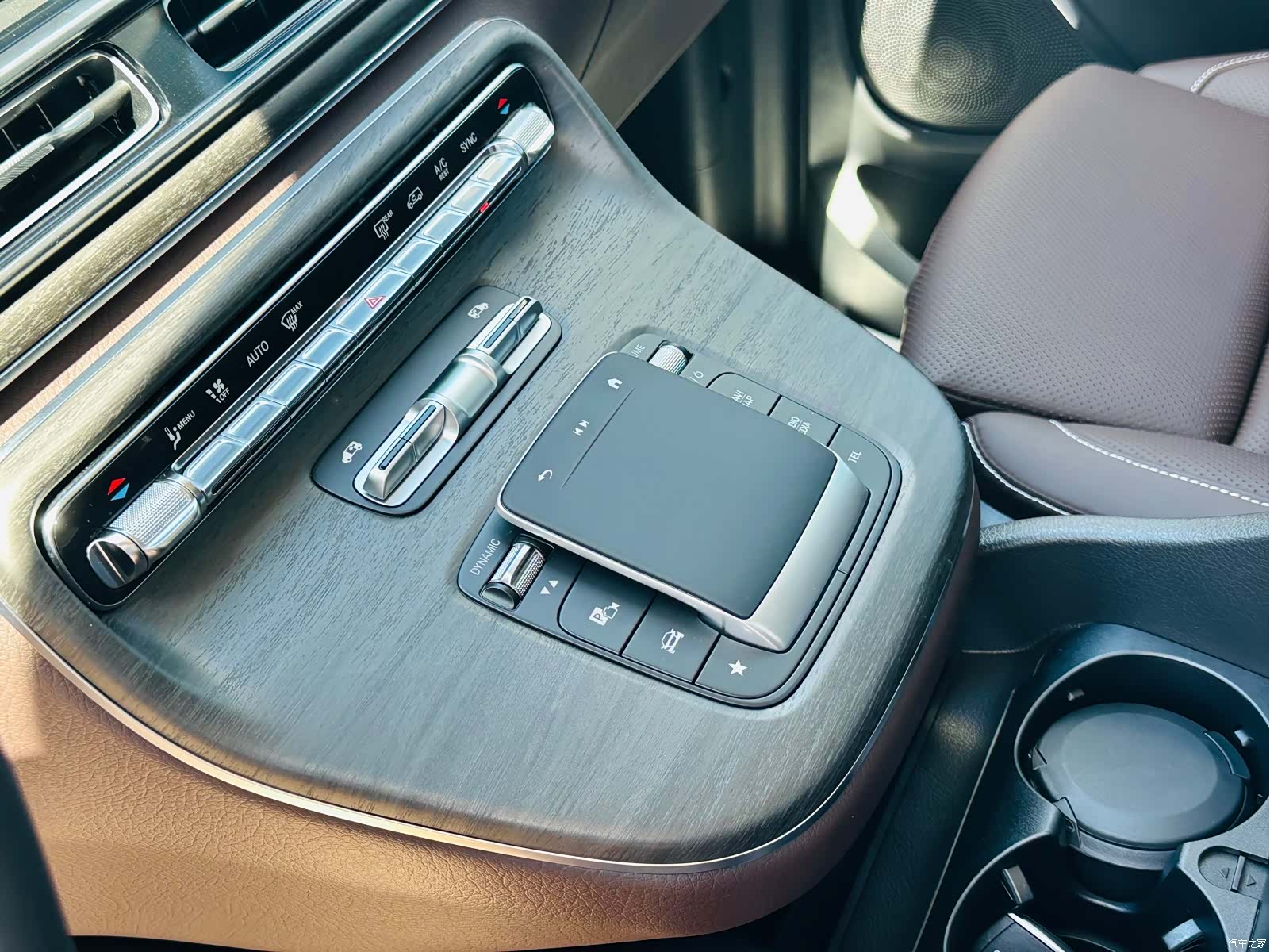 Mercedes-Benz V-Class, 2026 20