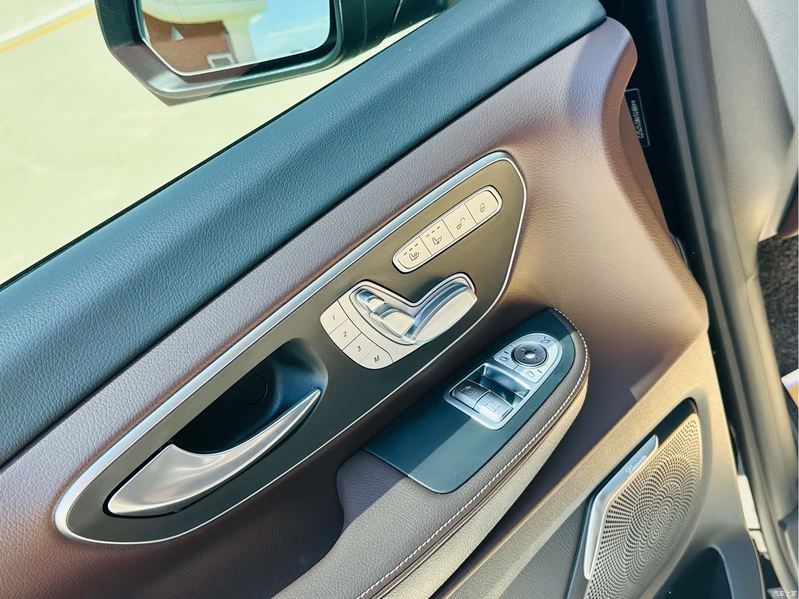 Mercedes-Benz V-Class, 2026 16