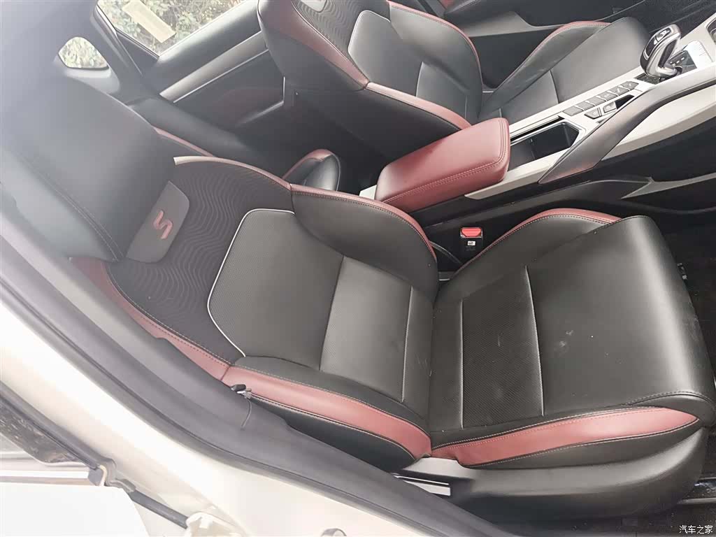 Geely Coolray, 2022 25