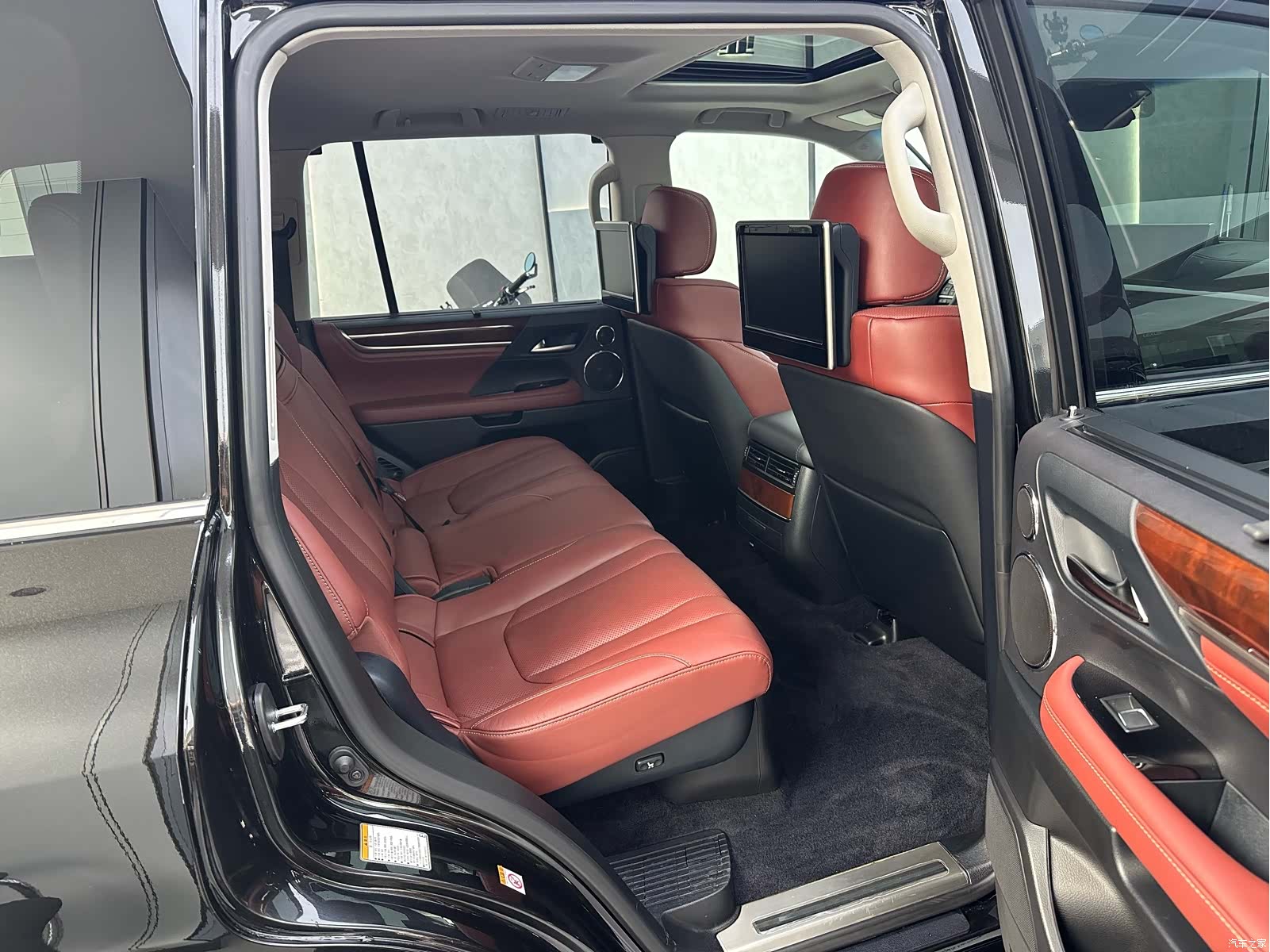 Lexus LX, 2018 12