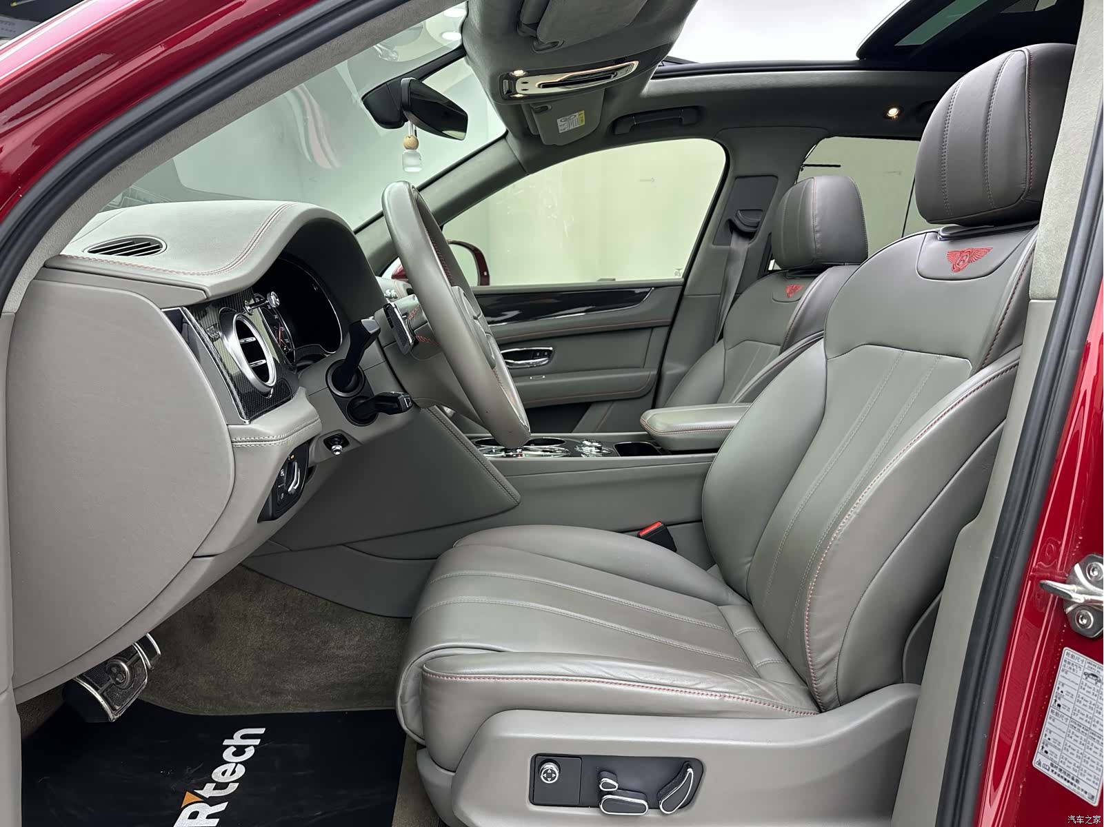 Bentley Bentayga, 2018 17