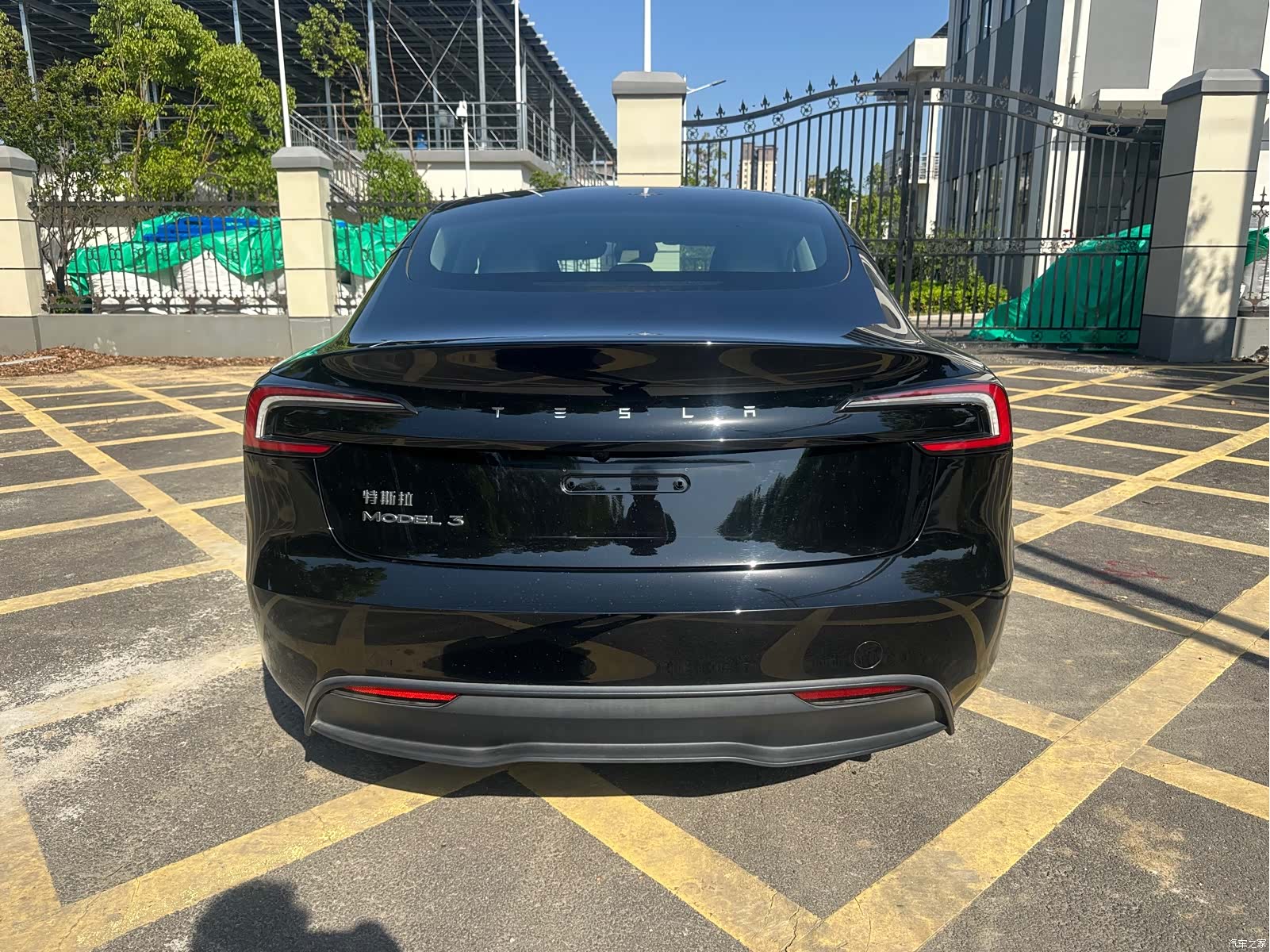 Tesla Model 3, 2023 4