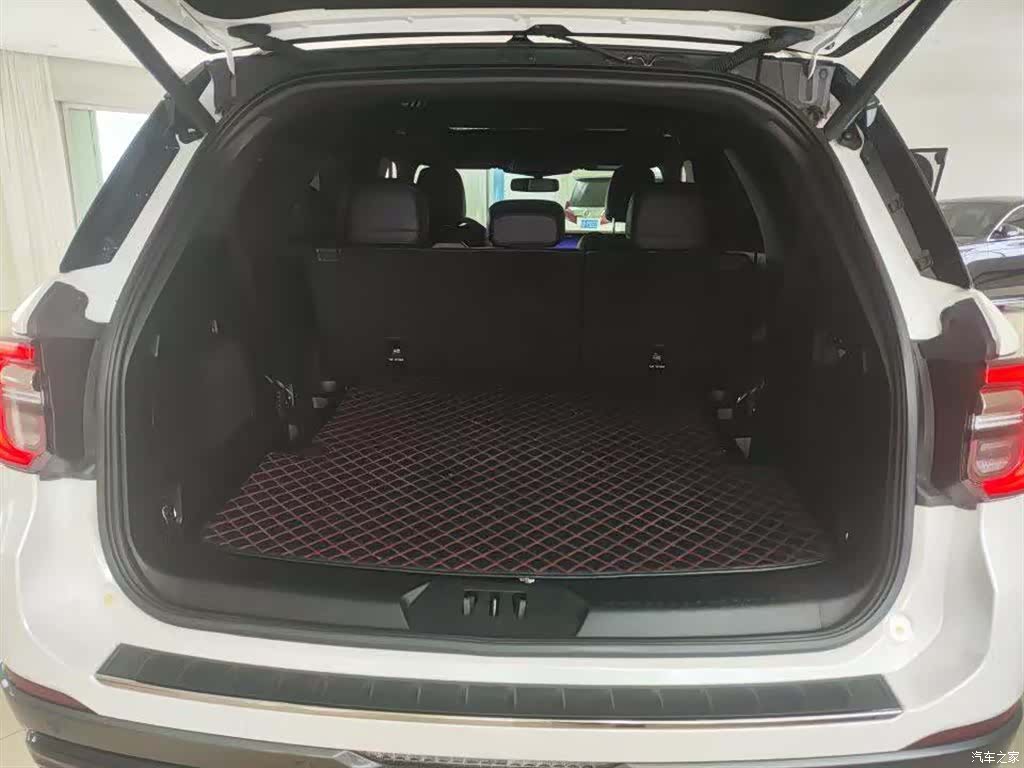 Ford Explorer, 2022 2