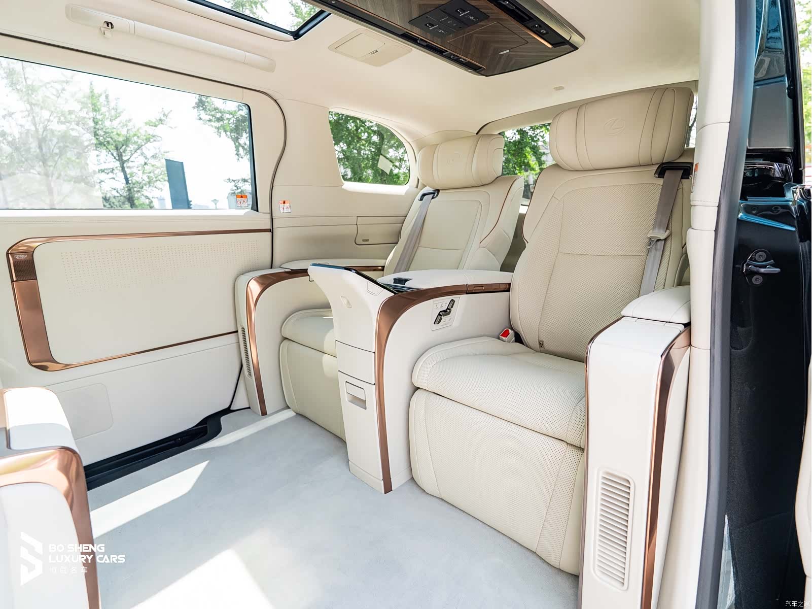 Lexus LM, 2025 12