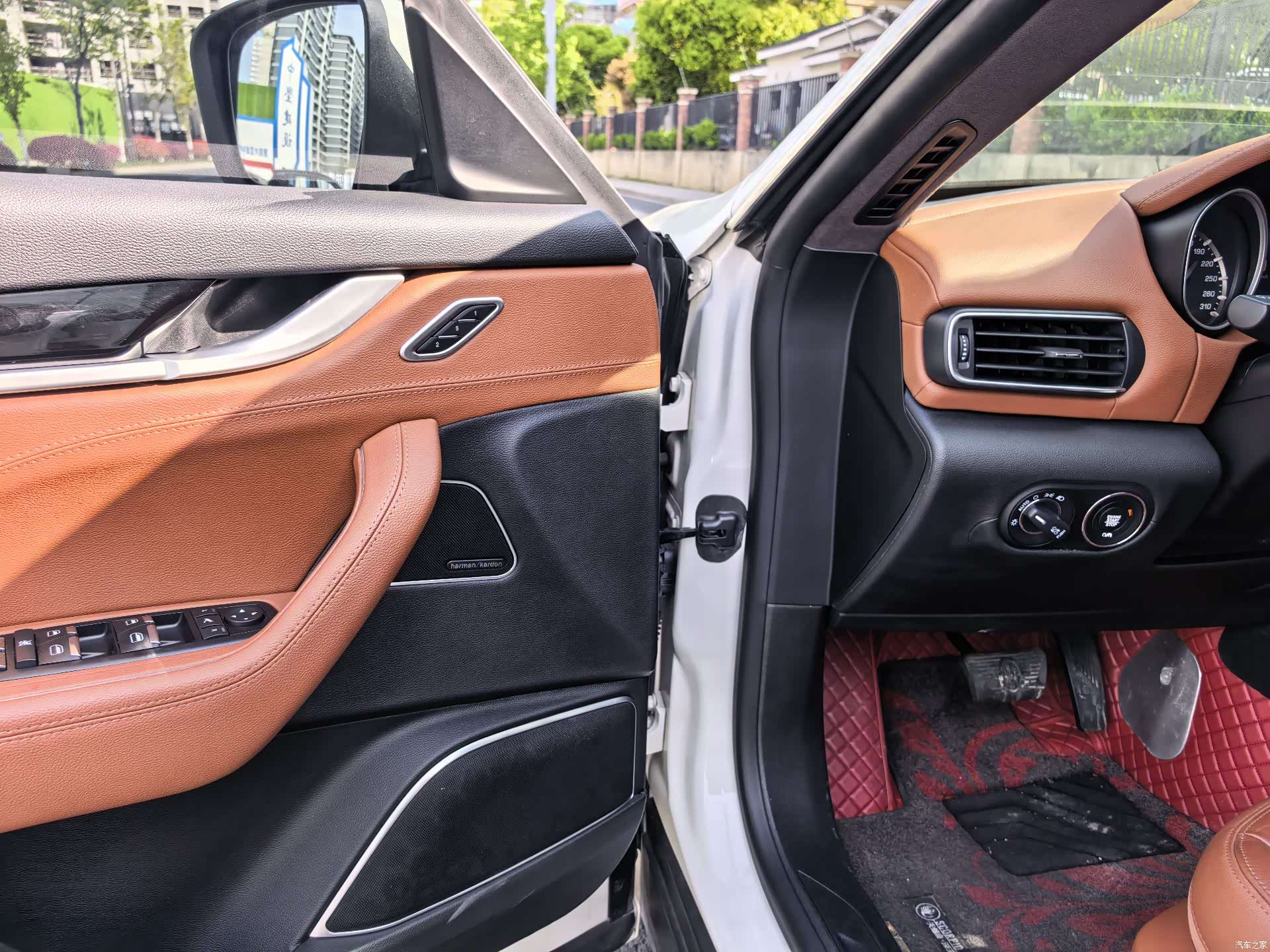 Maserati Levante, 2017 12