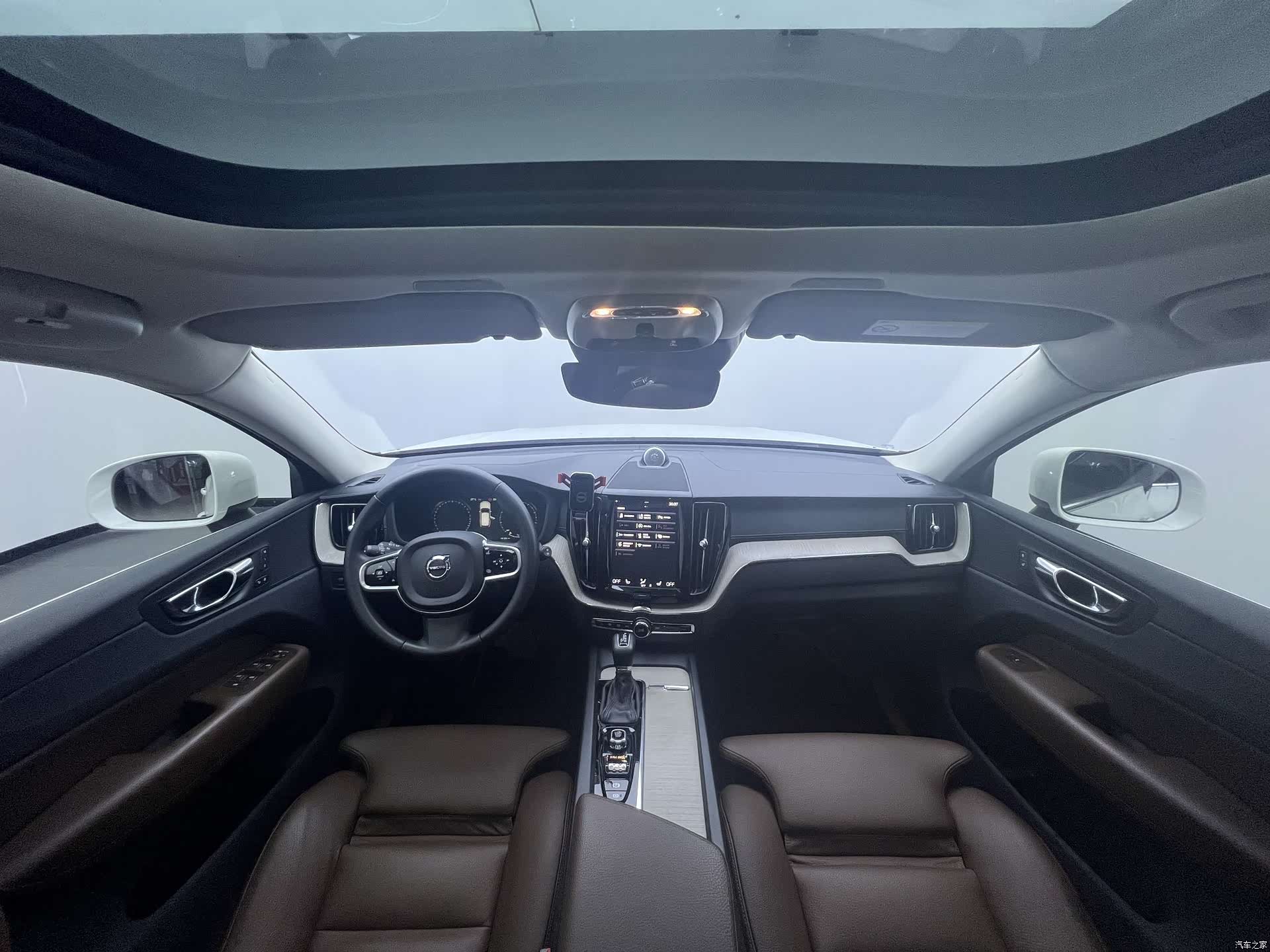 Volvo XC60, 2018 все фото