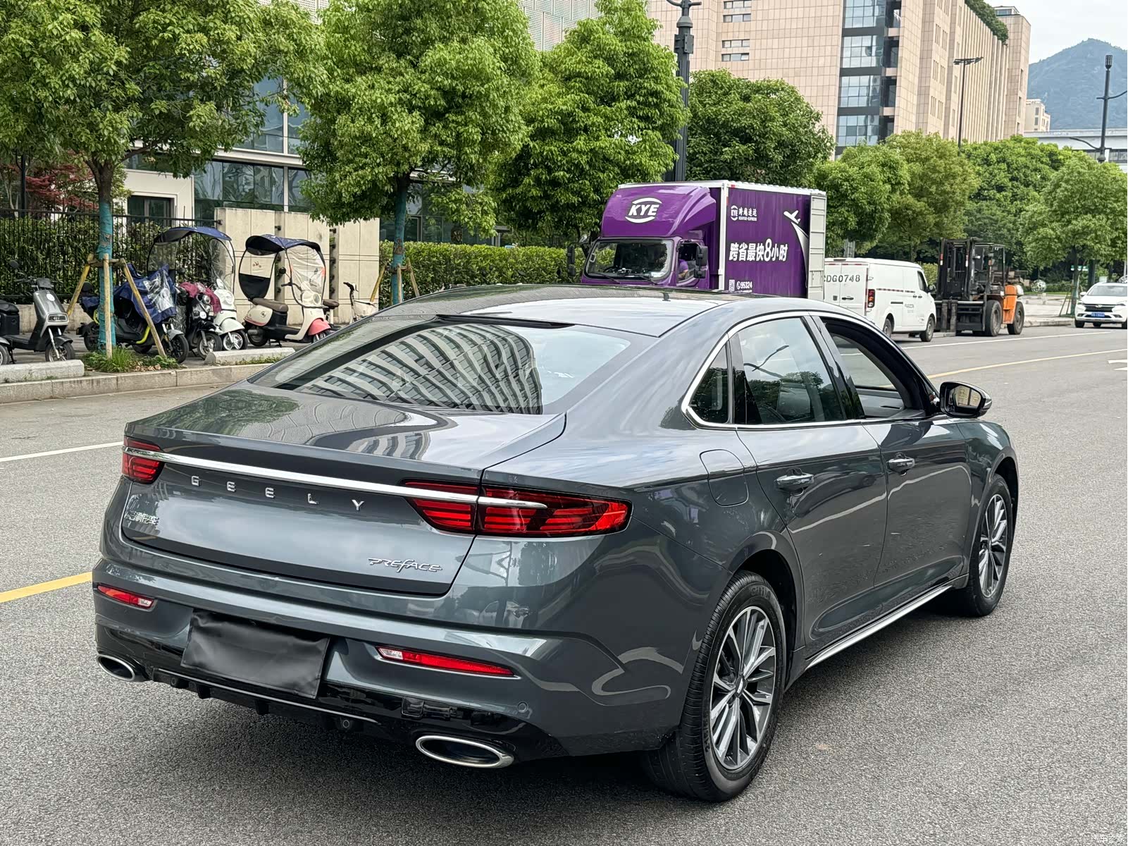 Geely Preface, 2022 17