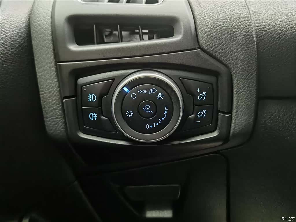 Ford Focus, 2015 21