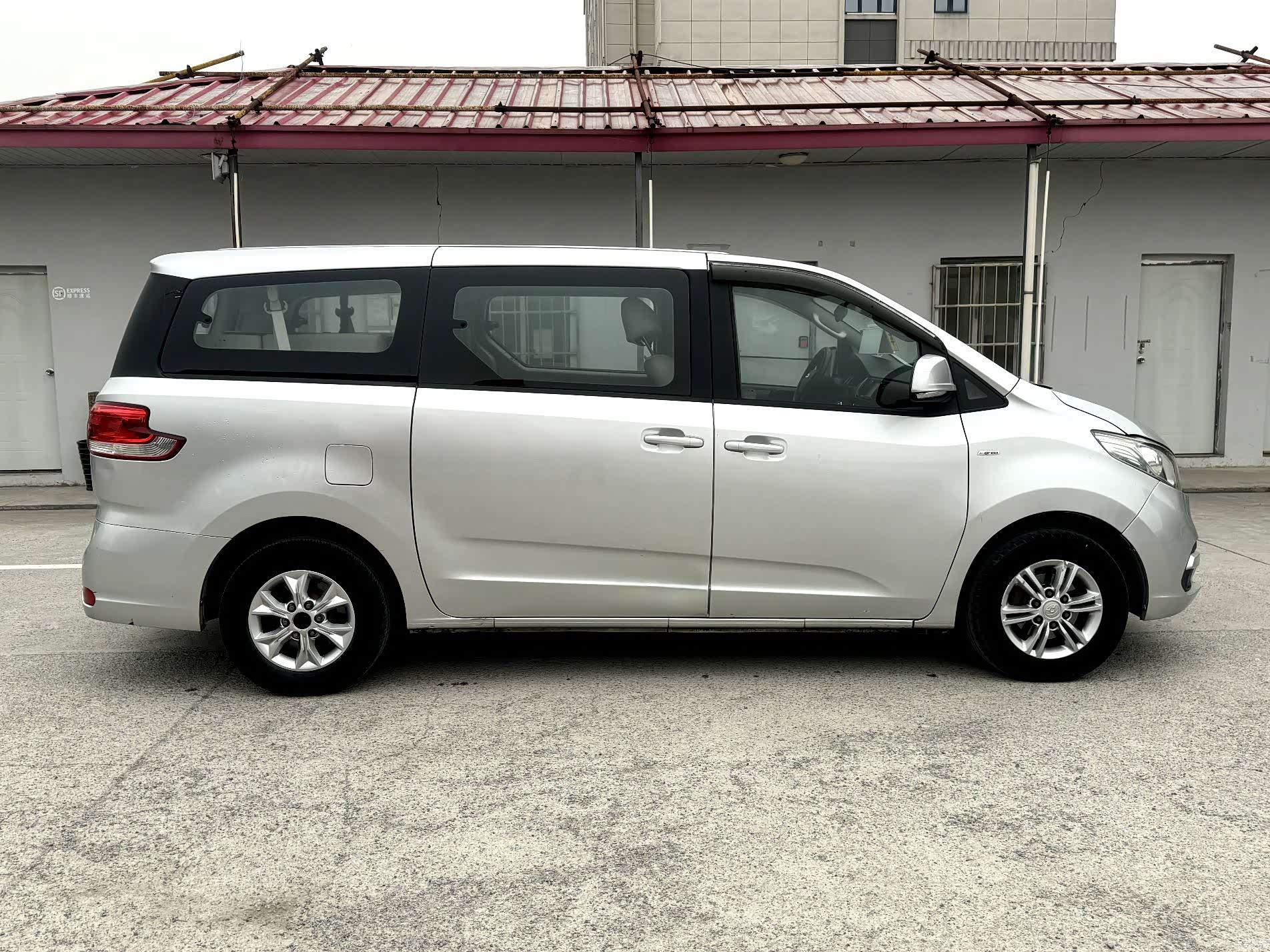 Maxus G10, 2016 8
