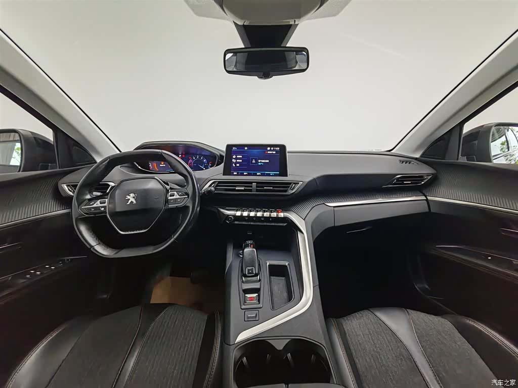 Peugeot 5008, 2017 все фото