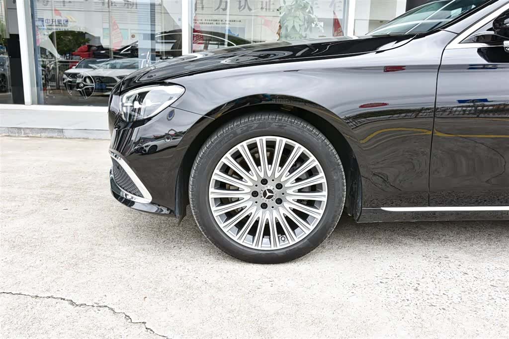 Mercedes-Benz E-Class, 2023 3