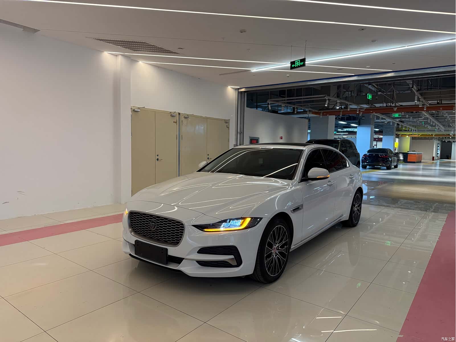 Land Rover XEL, 2020 1