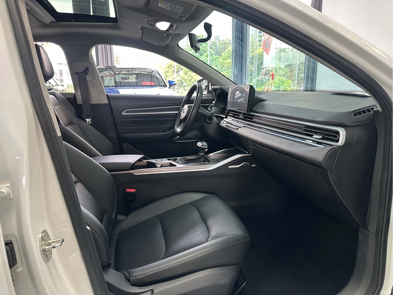 Geely Emgrand, 2022 29