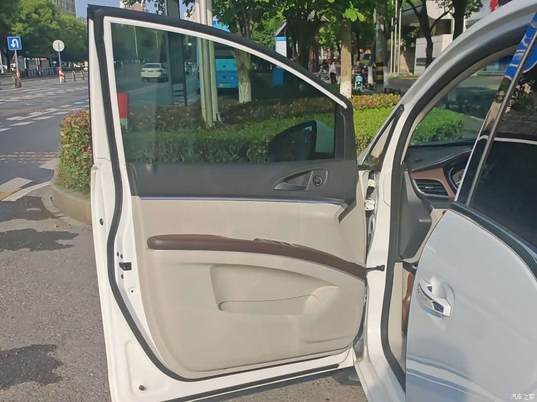 Buick GL8, 2021 8
