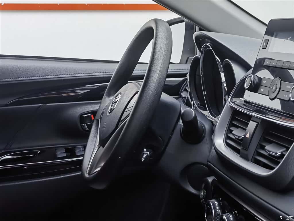 Toyota YARiS L, 2022 22