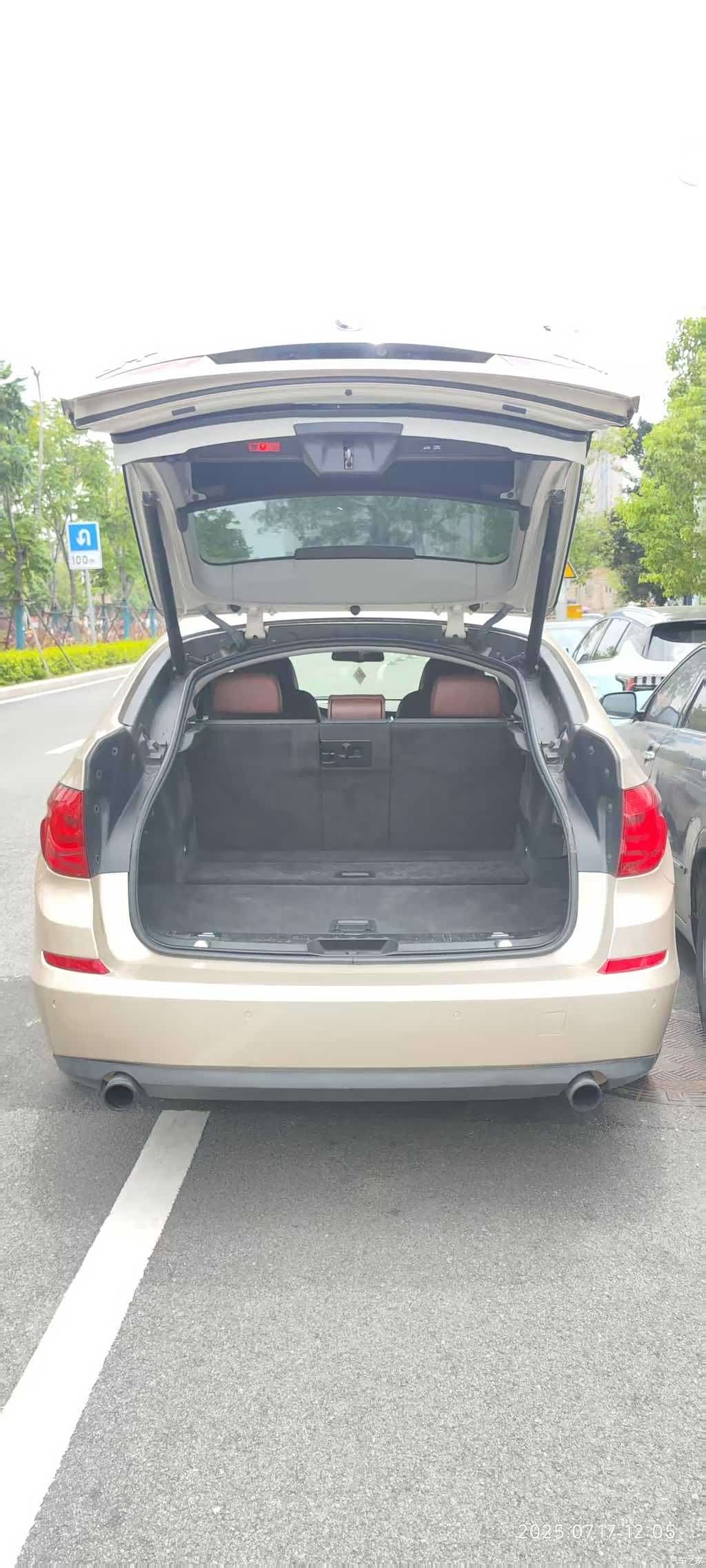 BMW 5 Series, 2011 23