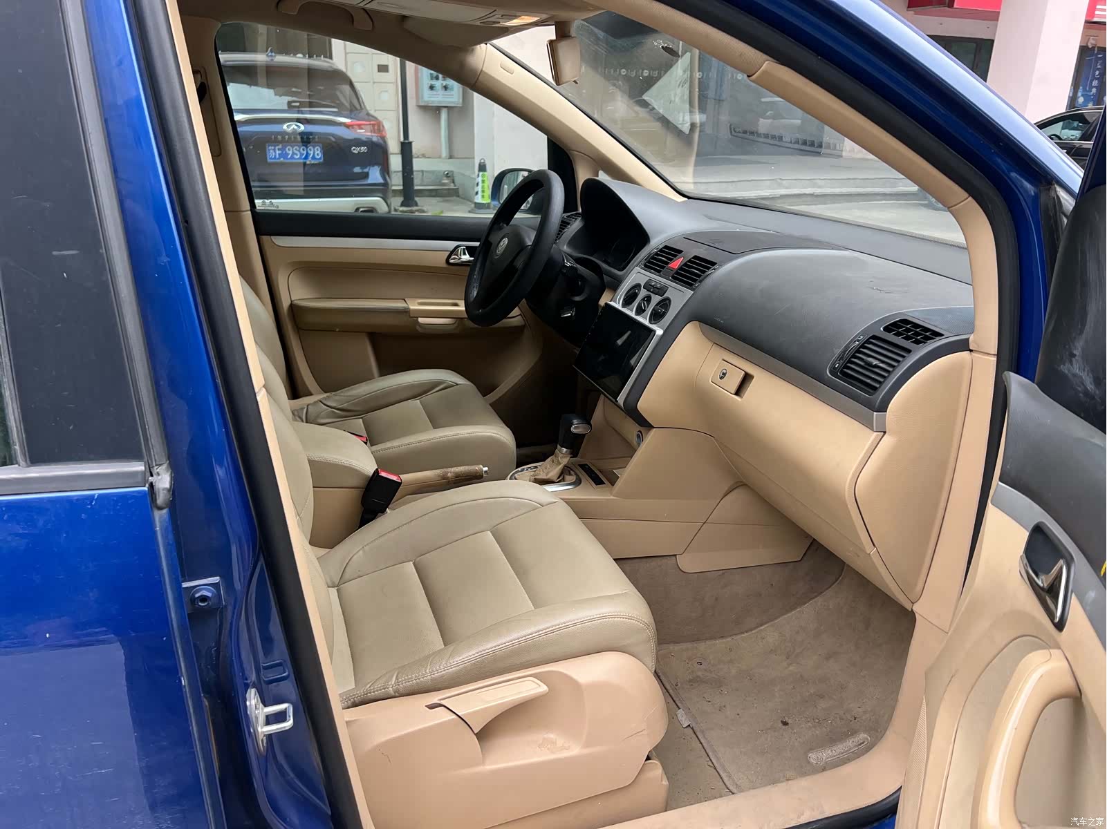 Volkswagen 5, 2010 все фото