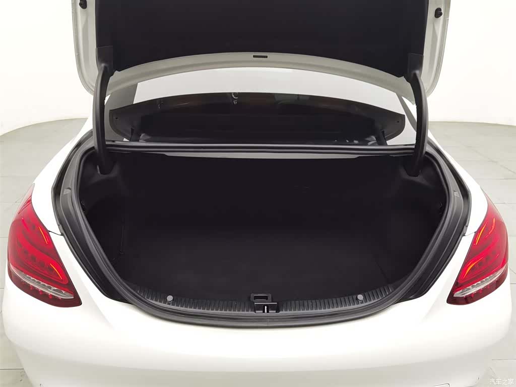 Mercedes-Benz C-Class, 2018 16