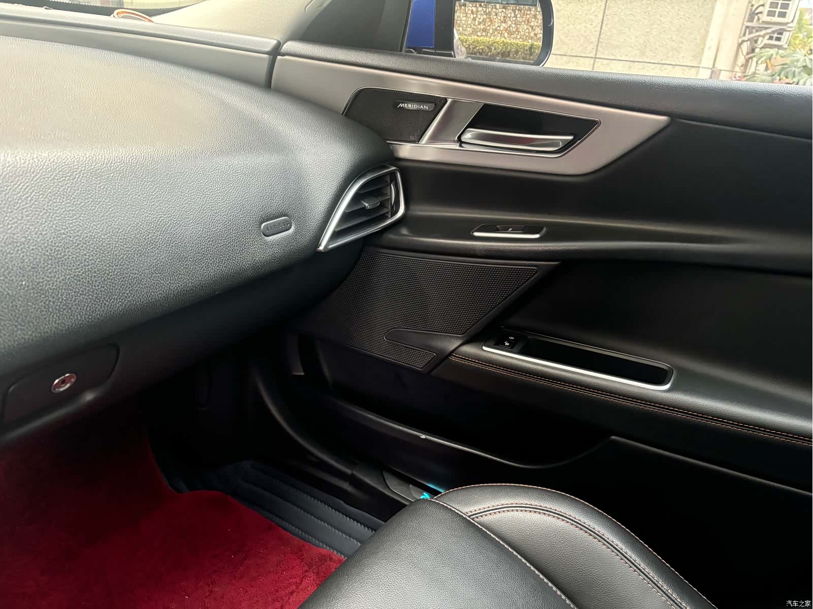Land Rover XEL, 2019 4