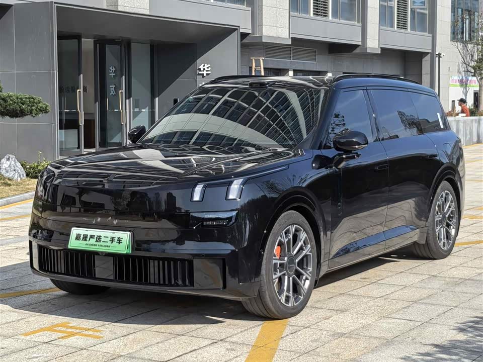 Lynk & Co 900