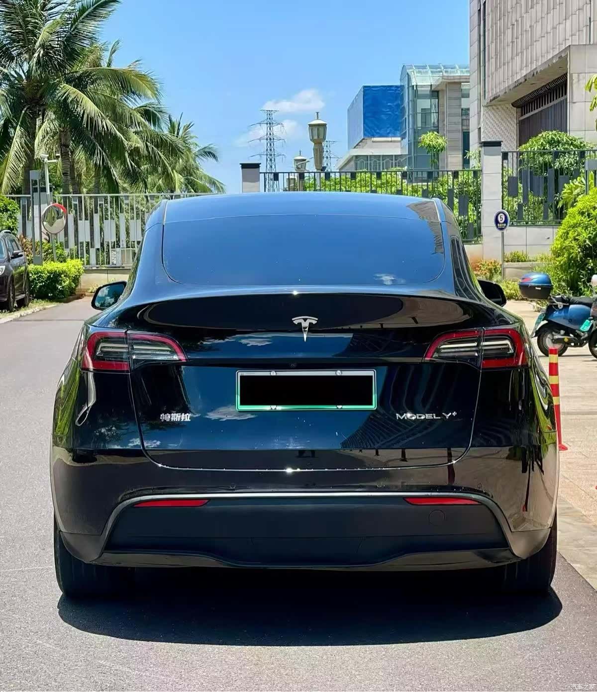 Tesla Model Y, 2024 8